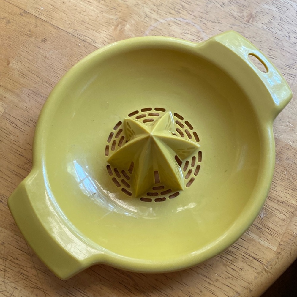 Retro Vintage Kitchen Villaware Juicer Strainer Tan Plastic Made in the USA
